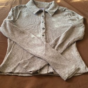 No Boundaries Women S(3-5) Gray Buttoned down Long Sleeve Shirt.